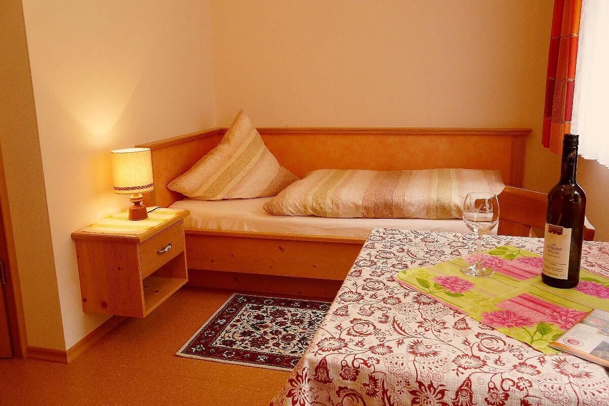 Single Room, Mountain View
