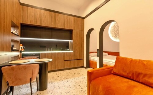 Jais Home-Moon Apartment-Muzeului Square-Old town