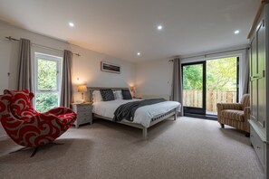 1 habitación, tabla de planchar con plancha, cuna de viaje y wifi 