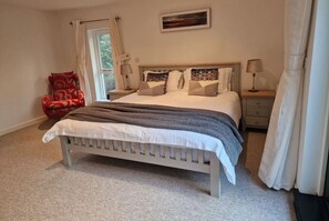 1 slaapkamer, een strijkplank/strijkijzer, reisbedje, wifi