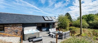 Manor a spacious modern cottage for families or groups