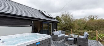 Manor a spacious modern cottage for families or groups