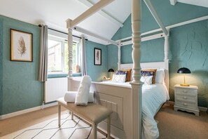 1 bedroom, iron/ironing board, travel crib, WiFi - Chappell Cottage, Cosy Barn Treworgie Barton (Cornwall)