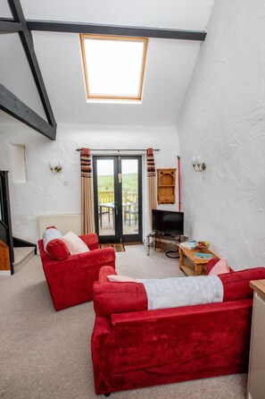 Smart TV - Trespaddick - sleeps 3 guests in 2 bedrooms (Bude)