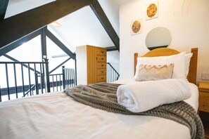 2 habitaciones, tabla de planchar con plancha, wifi y ropa de cama 