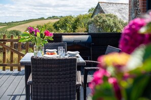 Outdoor dining - Trespaddick - Treworgie Barton Cottages (Cornwall)