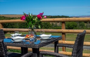 Outdoor dining - Trespaddick - Treworgie Barton Cottages (Cornwall)