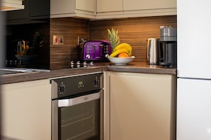 Coffee/tea maker, fridge, microwave, oven