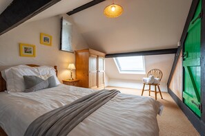 3 bedrooms, iron/ironing board, travel crib, WiFi