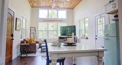 Magnolia Farmhouse - enjoy fresh air and Wi-Fi!