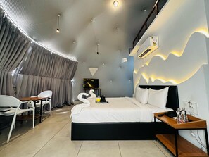 Luxury Room | Desk, soundproofing, iron/ironing board, free WiFi