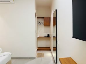 Herbergi | Skrifborð, hljóðeinangrun, straujárn/strauborð