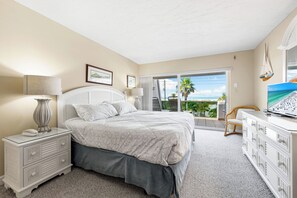 2 bedrooms, desk, iron/ironing board, free WiFi - Tivoli by the Sea! Beach View Condo! Unit 306 (Siesta Key)