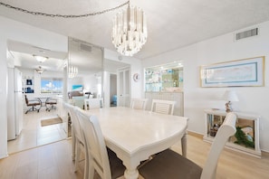 Dining - Lovely Gulf View! Tivoli by the Sea - Unit 606 (Siesta Key)