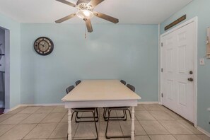 콘도, 침대(여러 개) (Gulf View 17) | 다이닝