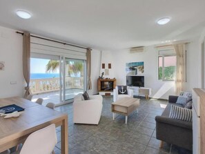 บ้านพัก, 4 ห้องนอน, สูบบุหรี่ได้, สระว่ายน้ำส่วนตัว | ห้องนั่งเล่น