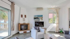 Unclassified image, 3 of 28, button - Villa Blanca Costa Brava (Lloret de Mar)