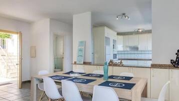 House, 4 Bedrooms, Smoking, Private Pool | Tempat makan
