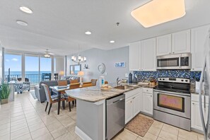 Oven, toaster, paper towels - Lighthouse 513 (Gulf Shores)