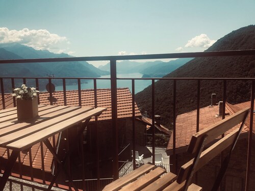 Quiet house overlooking Lake Come