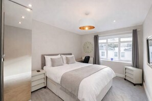 3 slaapkamers, een bureau, een strijkplank/strijkijzer, gratis wifi