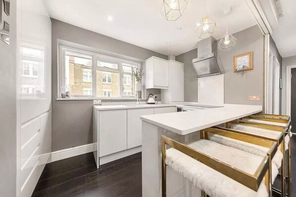 Fridge, microwave, oven, stovetop