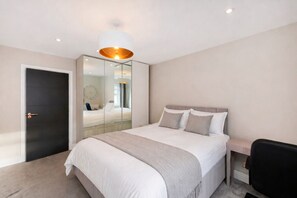 3 chambres, bureau, fer et planche à repasser, Wi-Fi gratuit