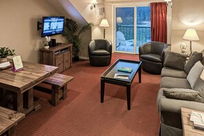 TV, table football, ping pong - Mountainside condo w/ pool & rec room: walk to ski lifts & town (Lincoln)
