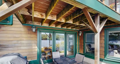 Serene Lakefront Lodge with Private Beach, BBQ Grill, Dock and Game Room