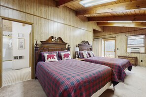 4 bedrooms, iron/ironing board, Internet, bed sheets