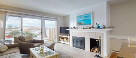 Fernseher, Kamin, DVD-Player