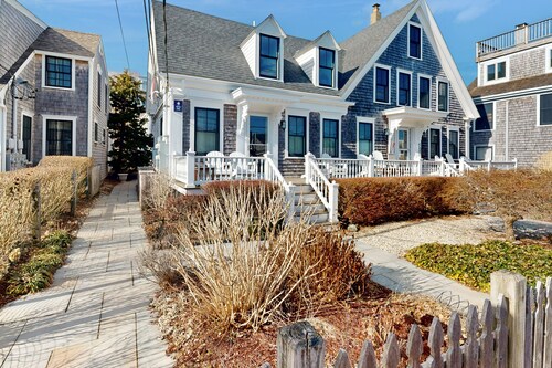 Cozy condo in great location with deck, board games, & AC