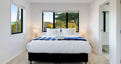 Spacious Modern Home near Airport and Manukau City