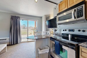 ميكروويف، فرن، موقد طهي مسطح، ماكينة لصنع القهوة/الشاي