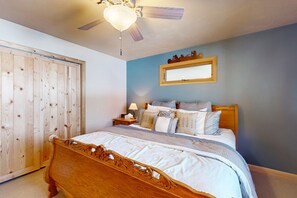 3 habitaciones, tabla de planchar con plancha, internet y ropa de cama 