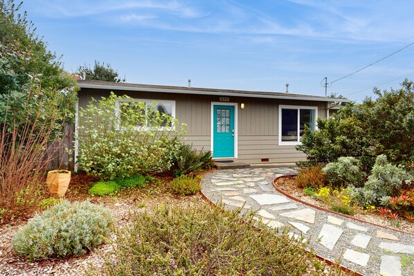Exterior - Cozy Home w/ Large Yard, Free WiFi, & Private Hot Tub - Close To Bluffs & Trail (McKinleyville)