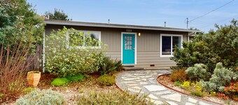 Cozy Home w/ Large Yard, Free WiFi, & Private Hot Tub - Close To Bluffs & Trail