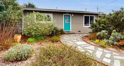 Cozy Home w/ Large Yard, Free WiFi, & Private Hot Tub - Close To Bluffs & Trail