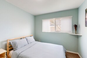 3 bedrooms, iron/ironing board, Internet, bed sheets
