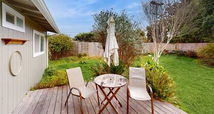 Cozy Home w/ Large Yard, Free WiFi, & Private Hot Tub - Close To Bluffs & Trail