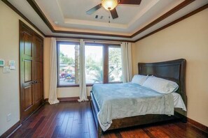 5 عدّة غرف نوم وخزنة داخل الغرفة ومكواة/لوح كي وواي فاي