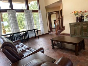 المنشأة من الداخل