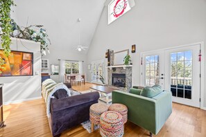 Televisión, chimenea