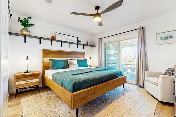 3 habitaciones, tabla de planchar con plancha, internet y ropa de cama 