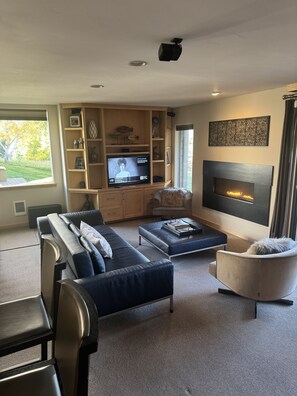 TV, fireplace, table football, ping pong