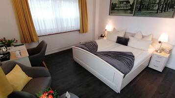 Standard Double Room | Hypo-allergenic bedding, in-room safe, desk, laptop workspace