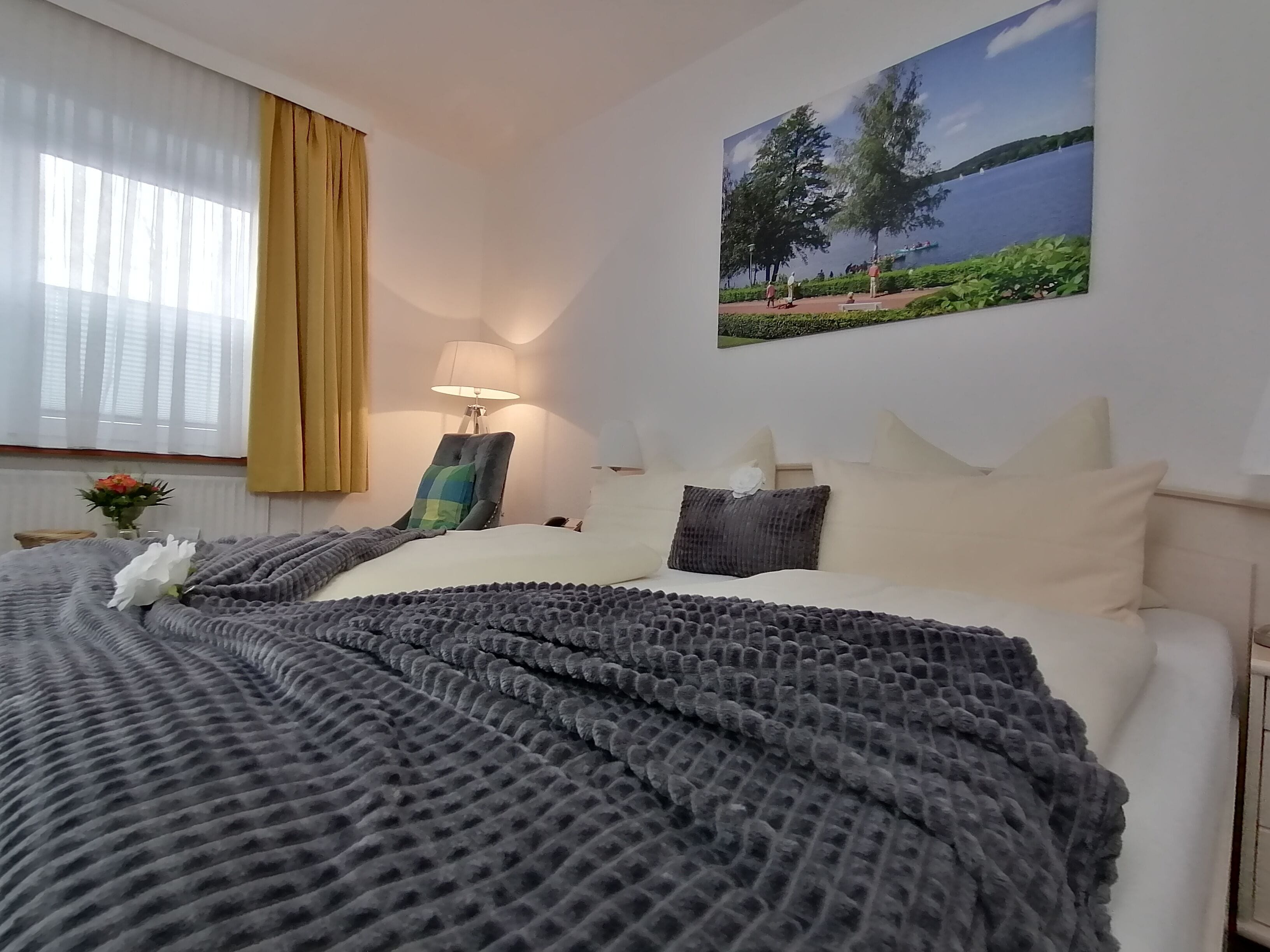 Hypo-allergenic bedding, in-room safe, desk, laptop workspace