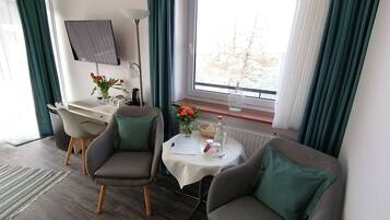 Comfort Double Room, Lake View | Hypo-allergenic bedding, in-room safe, desk, laptop workspace