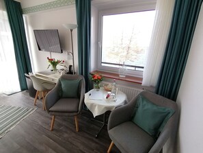 Comfort Double Room, Lake View | Hypo-allergenic bedding, in-room safe, desk, laptop workspace - Hotel Diekseequell (Malente)