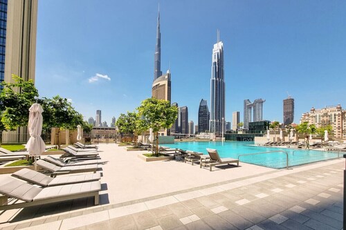 Spectacular Burj Khalifa View 2 min to Dubai Mall